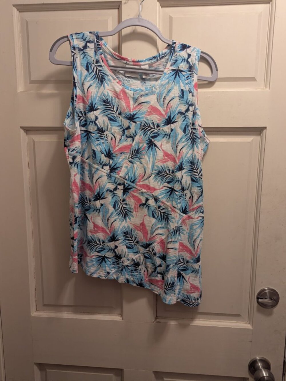 Top NWOT Chico's size 2/large